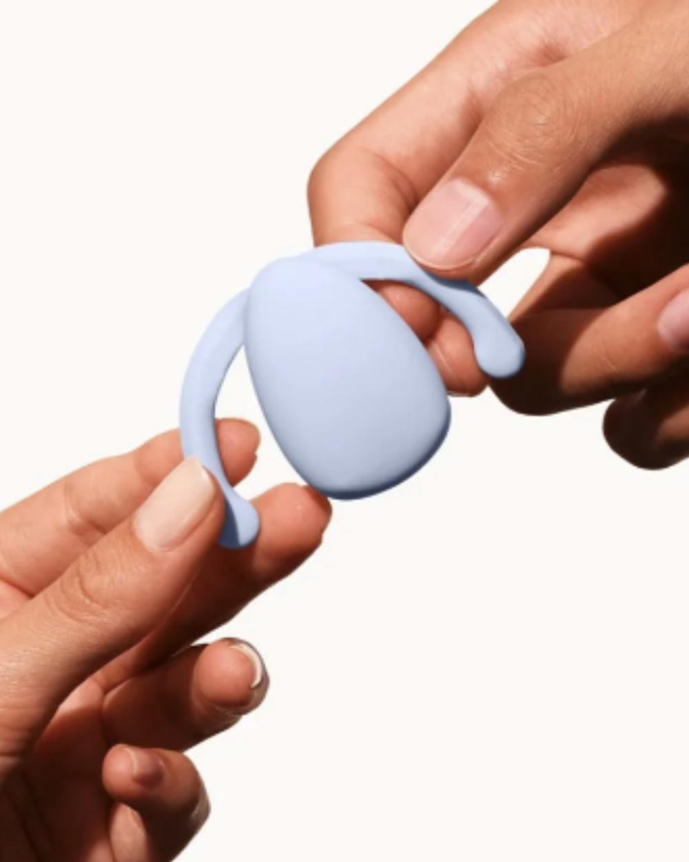 For Couples | Dame Eva Hands-Free Silicone Clitoral Vibrator – Ice Blue For Couples For Couples